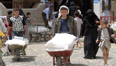 تدشين مشروع توزيع 1000 كيس أرز لنازحي محافظة عمران في "مأرب"