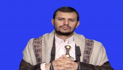 أبدى تخوفه من الثورة.. زعيم المليشيا يحرض الناس على اقتحام المتاجر في صنعاء