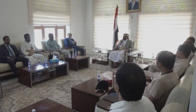 فريق اللجنة الوطنية للتحقيق يلتقي محافظ مأرب ويزور السجون بالمحافظة