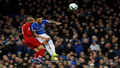 إيفرتون يجبر ليفربول على تعادل مر ويهدي مانشستر سيتي الصدارة