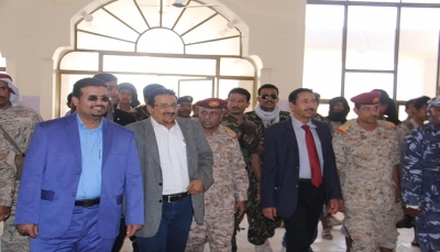 محافظ شبوة يشدد على سرعة تأهيل مطار "عتق" لاستئناف رحلات الطيران