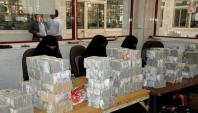 في أماكن عملهم.. الحكومة تقر آلية جديدة لصرف مرتبات النازحين 