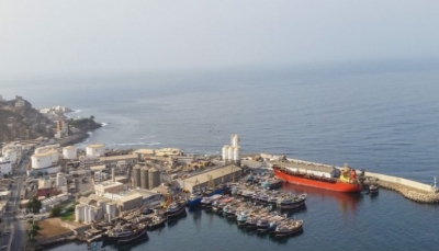 حضرموت: البحرية الأمريكية تضبط سفينة تجارية على متنها أسلحة قبالة سواحل المكلا