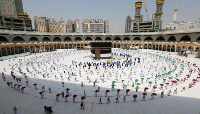 شاهد - شكل الطواف الجديد في مناسك الحج بزمن كورونا