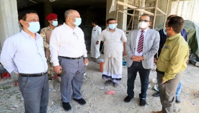 وزير الصحة يطلع على مستوى الإنجاز في عدد من المشاريع الطبية بحضرموت