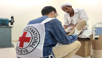 الصليب الأحمر تعلن إنشاء ورش صيانة للأطراف الصناعية في الحديدة