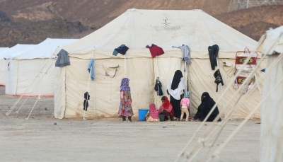 تزامنًا مع زيارة وفد أممي.. مليشيا الحوثي تقصف مخيمًا للنازحين في مأرب 